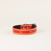 Collar de perro rojo con bandera
